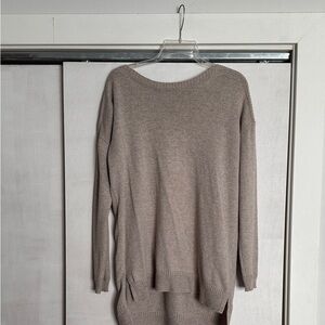 Old Navy Women's Taupe Crew Neck Sweater